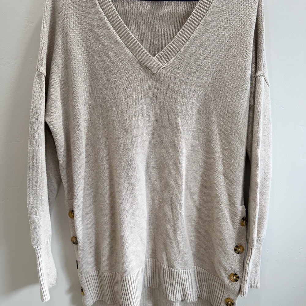 Tahari V-Neck Sweater in Light Beige with Button Details